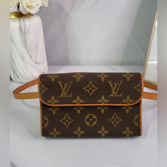 Louis Vuitton Handbags - Louis vuitton pochette florentine bag